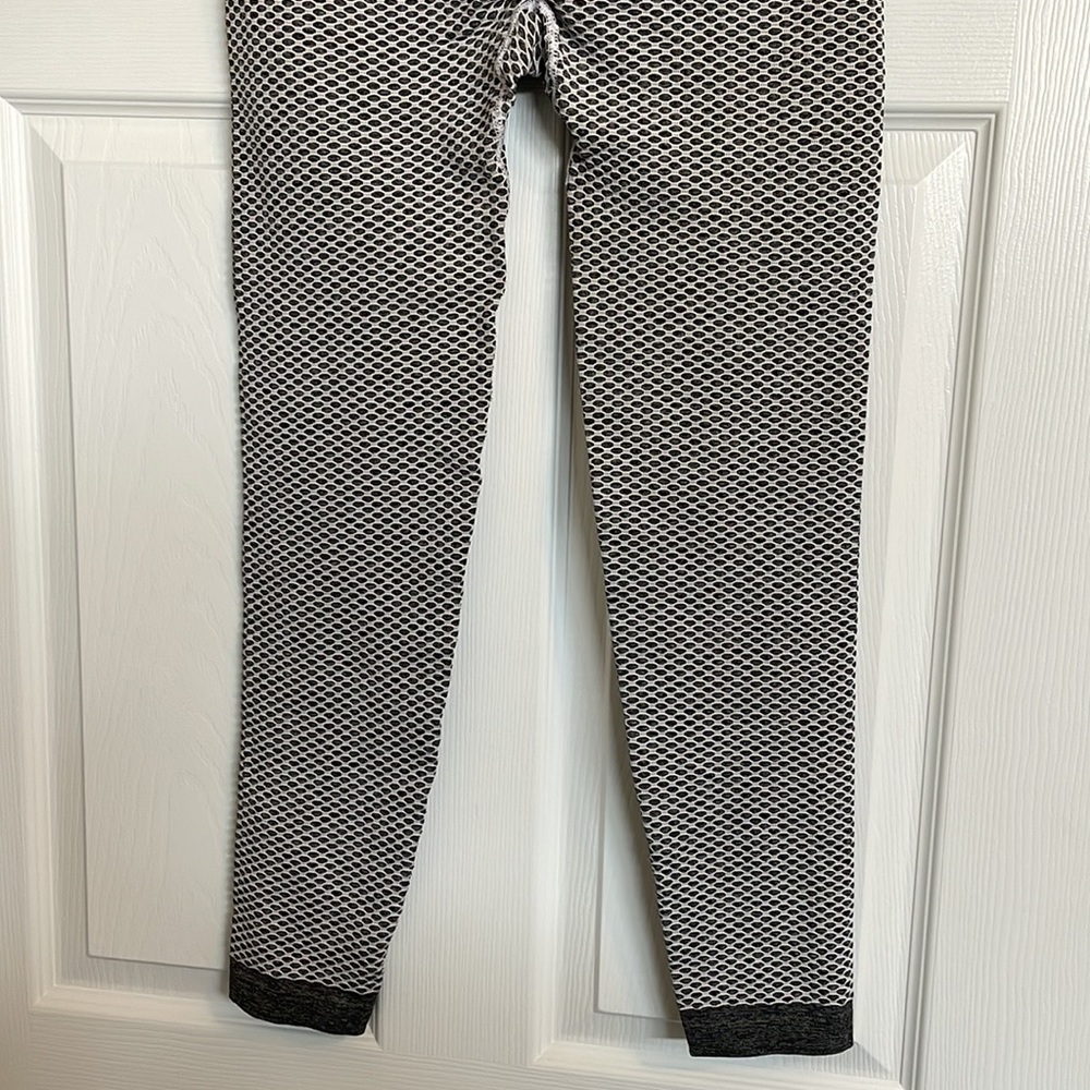 Ryderwear Grey and White Scrunch Butt Leggings Size Large - Picture 4 of 6